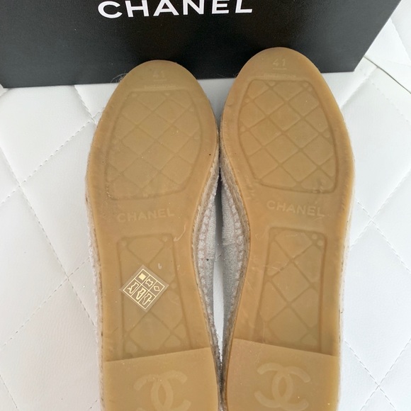 SOLD-Chanel White Black Captoe CC Logo Espadrilles - Picture 5 of 7